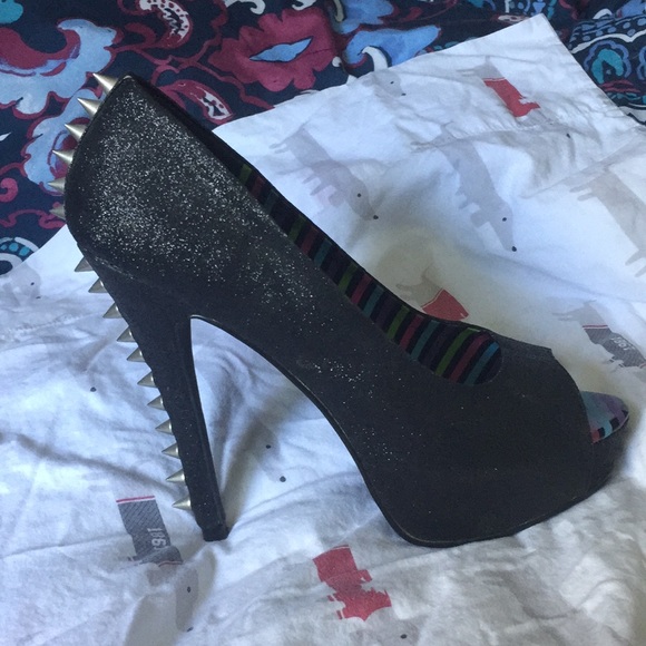 Brand:  Too Fast - Picture 2 of 2